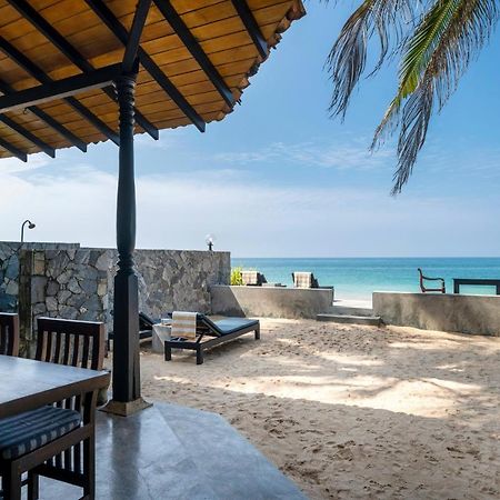 Blue Parrot Beach Villa Ambalangoda  Kültér fotó