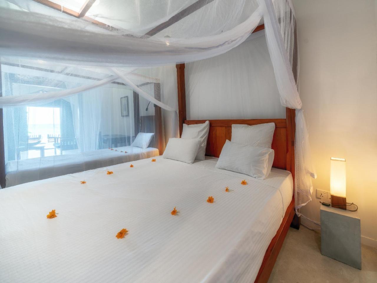 Blue Parrot Beach Villa Ambalangoda  Kültér fotó