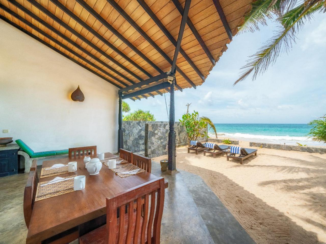 Blue Parrot Beach Villa Ambalangoda  Kültér fotó